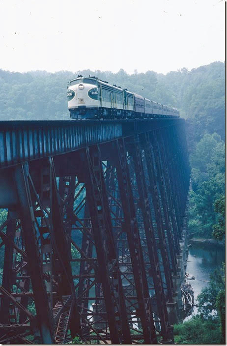 Southern FP7 3496 leads a northbound NRHS special out of Lynchburg after 611-1218 brought it over from Roanoke. 08-02-1987. Southern Ry. Lynchburg VA.